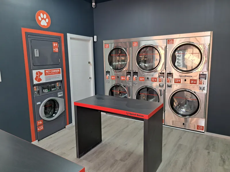 Secadoras de 15 kg y el Pet Corner, la lavadora reservada para la ropa de las mascotas · Lavandería Gira Gira en Mejorada del Campo