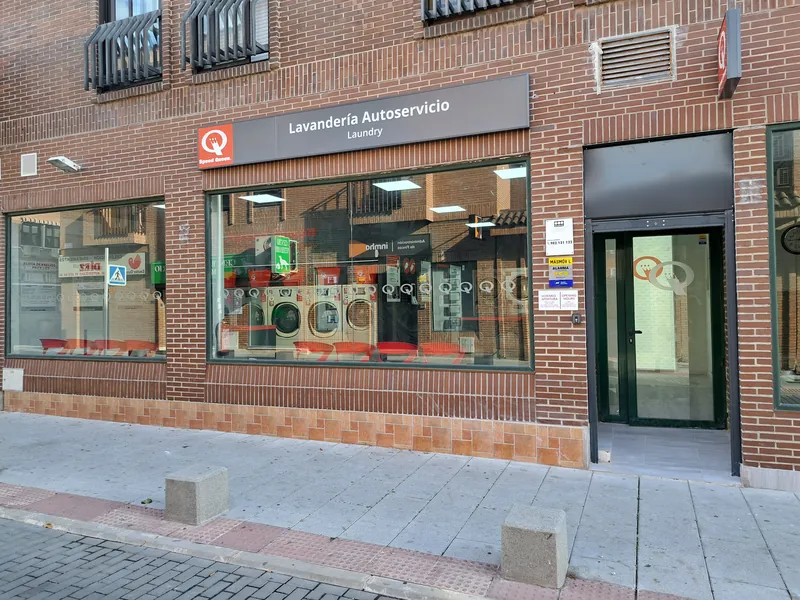 Fachada de la lavandería en C. Beatriz, 2, Mejorada del Campo