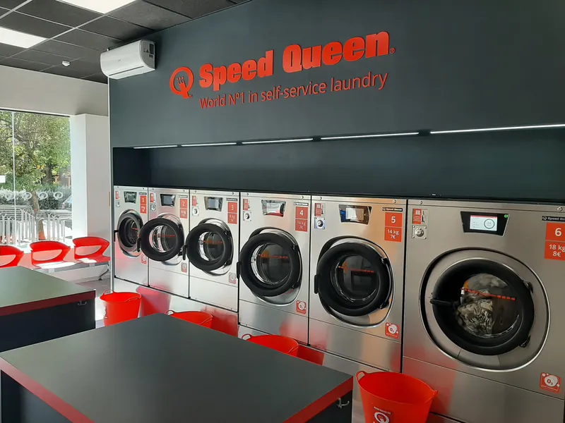 Lavadoras Speed Queen de 8 a 18 kg. Detergente, suavizante y ozono incluidos · Lavandería Gira Gira en Vicálvaro
